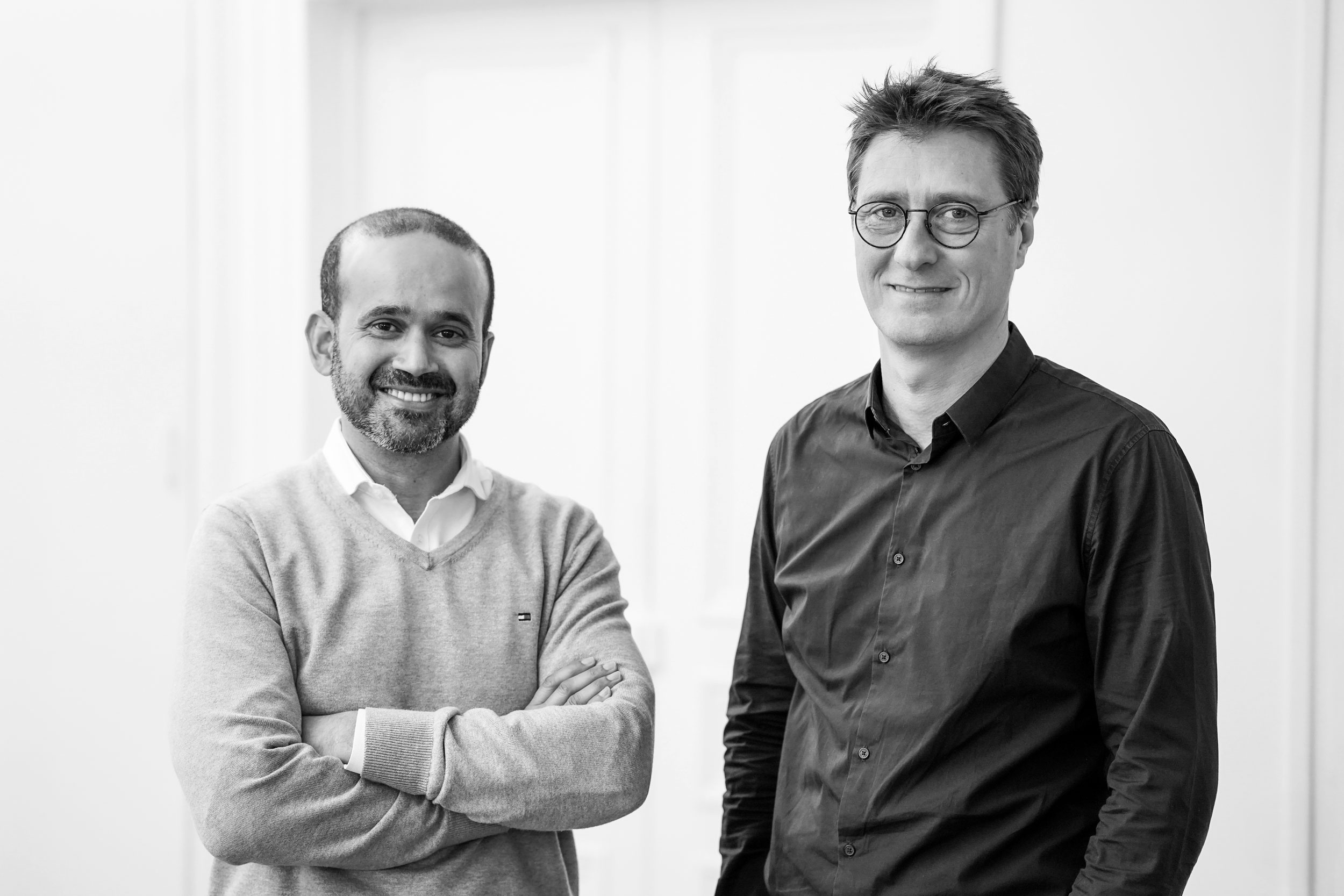 Portrait en noir et blanc des deux fondateurs d’Ogustine, éditeur du logiciel PlatformEasy dédié aux services à la personne